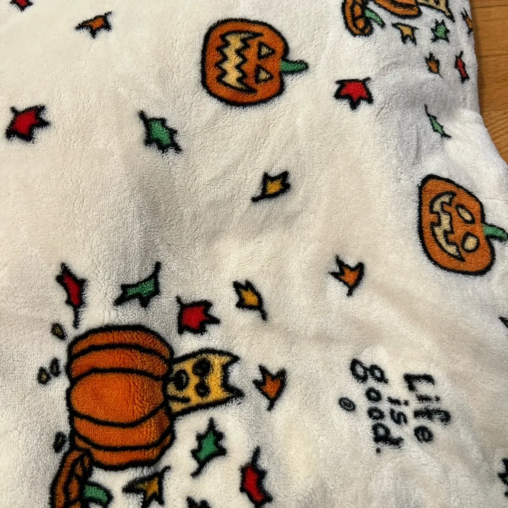 LIFE IS GOOD BERKSHIRE Halloween Soft Plush Throw Blanket 50x70 NWOT